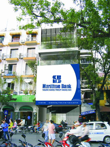 toàn cảnh biển quảng cáo ngân hàng Maritime bank khi thi công hoàn thành